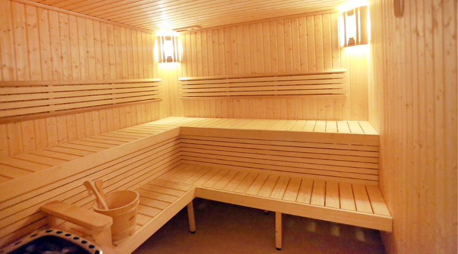 Sauna & hot tub
